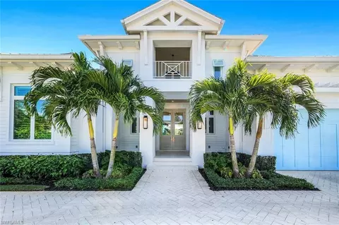 Exterior - 730 Harbour Dr, Naples, FL 34103 photo 1 of 8