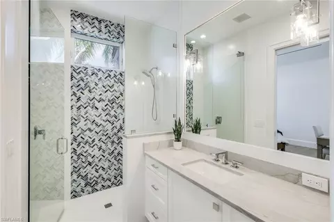 Bath - 730 Harbour Dr, Naples, FL 34103 photo 4 of 8