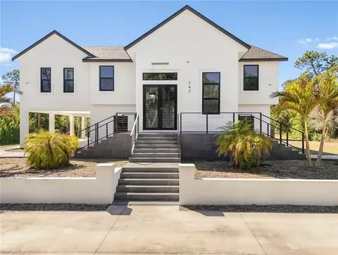 240 33rd Ave NE, Naples, FL 34120