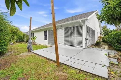 Exterior - 727 Warwick Pl, Naples, FL 34104 photo 4 of 6