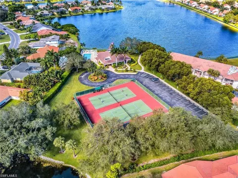 View/Area - 727 Warwick Pl, Naples, FL 34104 photo 6 of 7
