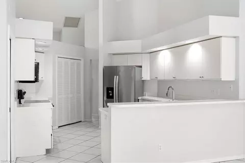 Kitchen - 727 Warwick Pl, Naples, FL 34104 photo 1 of 2