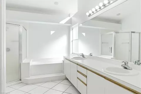 Bath - 727 Warwick Pl, Naples, FL 34104 photo 1 of 4