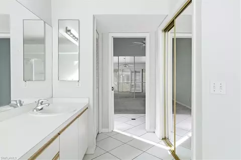 Bath - 727 Warwick Pl, Naples, FL 34104 photo 3 of 4