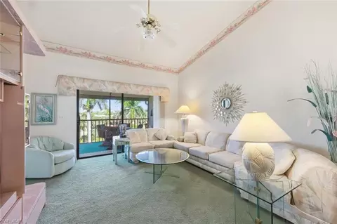 7340 Coventry Ct #823, Naples, FL 34104