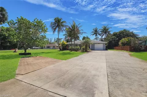Exterior - 5290 Cypress Ln, Naples, FL 34113 photo 9 of 10