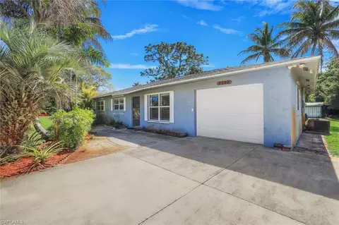 Exterior - 5290 Cypress Ln, Naples, FL 34113 photo 4 of 10