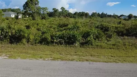 15 W 13th St, Lehigh Acres, FL 33972