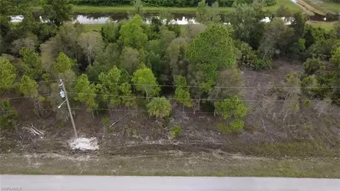 911 Foxdale Ave, Lehigh Acres, FL 33974
