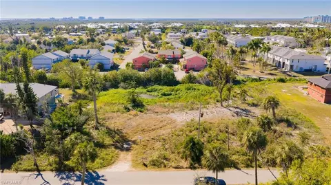 16560 Wisteria Dr, Fort Myers, FL 33908