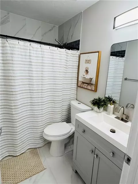 Bath - 3475 3rd Ave SW, Naples, FL 34117 photo 3 of 6