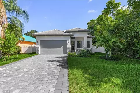 536 97th Ave N, Naples, FL 34108