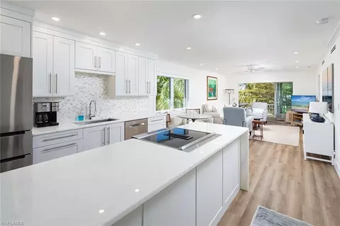 333 4th Ave S #303, Naples, FL 34102