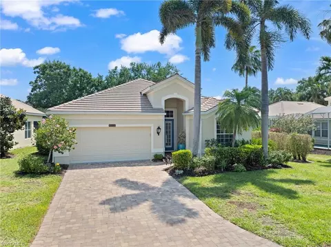 1958 Dory Ct, Naples, FL 34109
