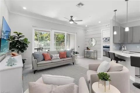 238 Indies Dr E #202, Naples, FL 34114