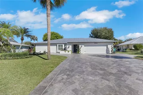 10450 Windsor Way, Naples, FL 34109