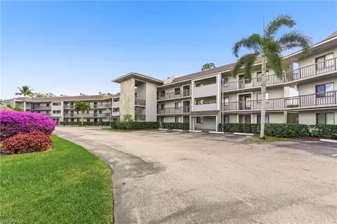 5725 Gage Ln #E301, Naples, FL 34113