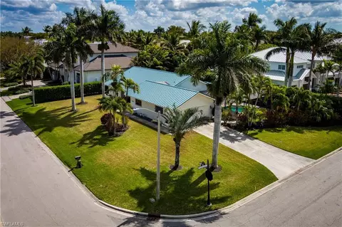 600 Parkview Ln, Naples, FL 34103