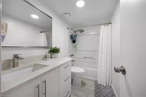 Bath - 4100 Looking Glass Ln #3002, Naples, FL 34112 photo 4 of 5