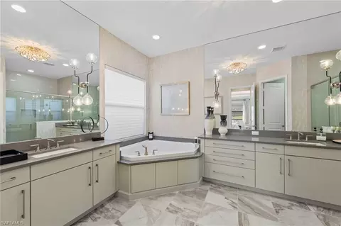 Bath - 4032 Nova Ln, Naples, FL 34119 photo 3 of 4