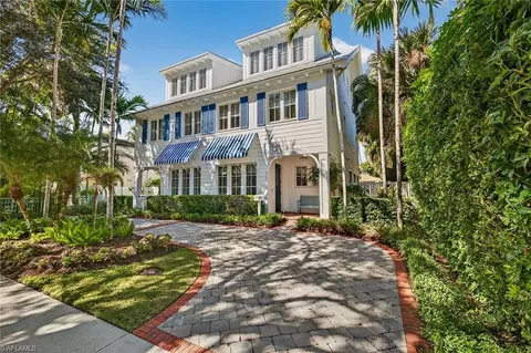 477 3rd Ave S #2, Naples, FL 34102