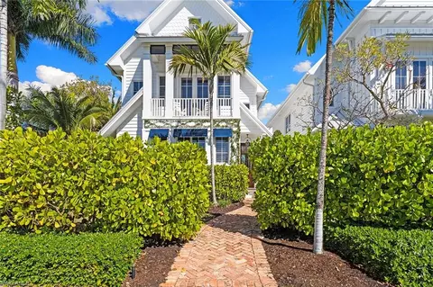 901 10th Ave S, Naples, FL 34102