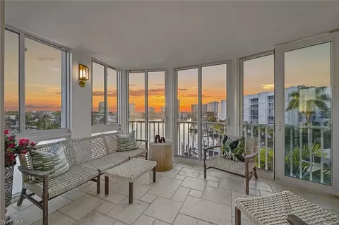 400 Park Shore Dr #400, Naples, FL 34103