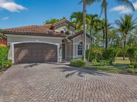 5757 Mango Cir, Naples, FL 34110
