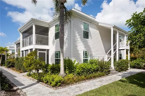 Exterior - 600 3rd St S #2, Naples, FL 34102 photo 3 of 6