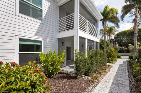 Exterior - 600 3rd St S #2, Naples, FL 34102 photo 4 of 6