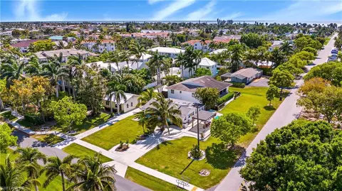 View/Area - 560 9th Ave S, Naples, FL 34102 photo 2 of 7