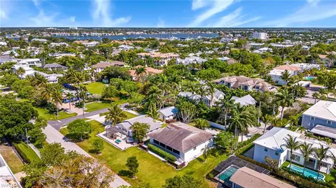 View/Area - 560 9th Ave S, Naples, FL 34102 photo 6 of 7