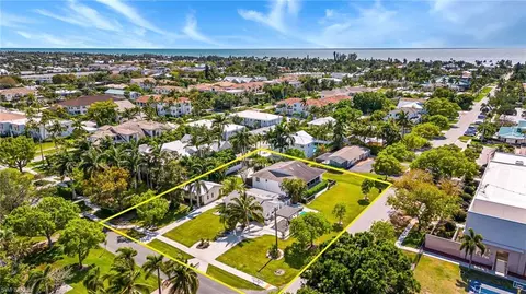 560 9th Ave S, Naples, FL 34102