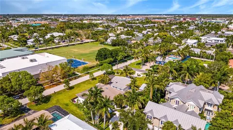 View/Area - 560 9th Ave S, Naples, FL 34102 photo 4 of 7