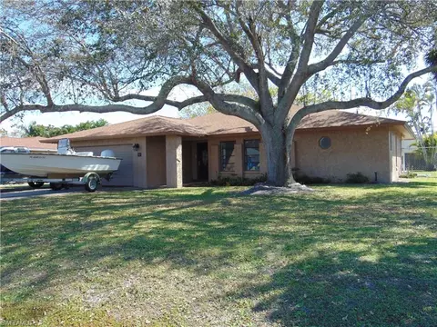 82 Johnnycake Dr, Naples, FL 34110