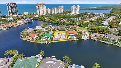 View/Area - 310 Pirates Bight, Naples, FL 34103 photo 9 of 13