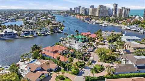 View/Area - 310 Pirates Bight, Naples, FL 34103 photo 3 of 13