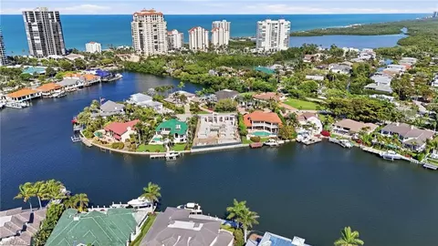 View/Area - 310 Pirates Bight, Naples, FL 34103 photo 8 of 13