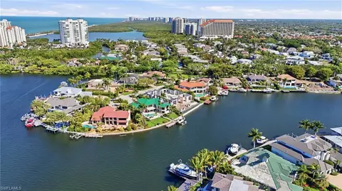 View/Area - 310 Pirates Bight, Naples, FL 34103 photo 10 of 13