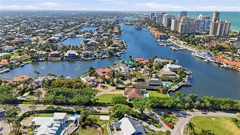 View/Area - 310 Pirates Bight, Naples, FL 34103 photo 5 of 13