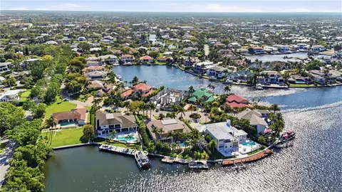 View/Area - 310 Pirates Bight, Naples, FL 34103 photo 6 of 13
