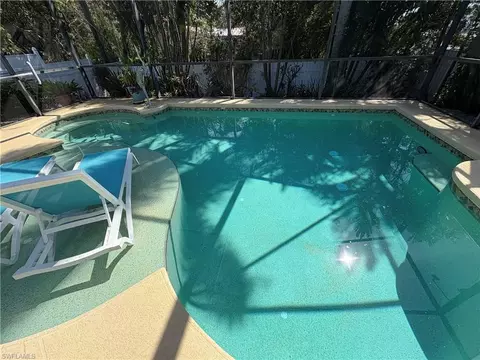 2500 Lee St, Naples, FL 34112