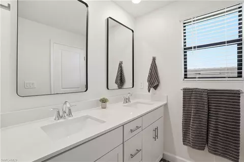 Bath - 18579 Ives Dr, Estero, FL 33928 photo 4 of 5