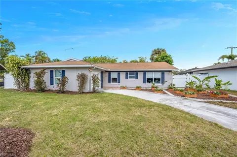 1723 Camelia Ln, Naples, FL 34105