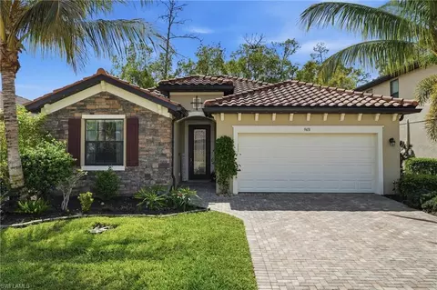 9431 Foxglove Ln, Naples, FL 34120