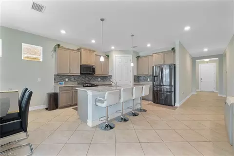 3289 Baravaldo Cir, Cape Coral, FL 33909