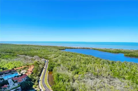 6825 Grenadier Blvd #PH1, Naples, FL 34108