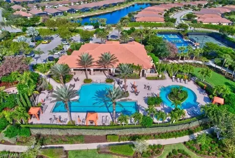 8025 Calle Canovas Ct, Naples, FL 34114