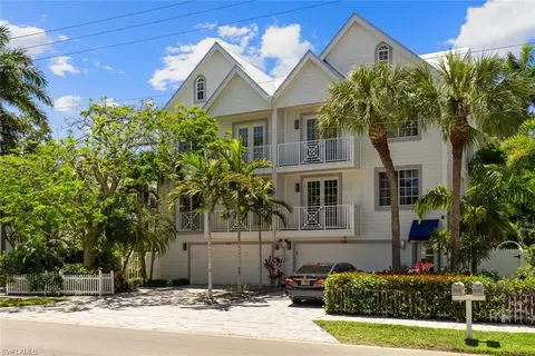 888 10th St S #101, Naples, FL 34102