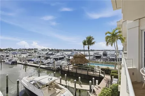 909 10th St S #201, Naples, FL 34102